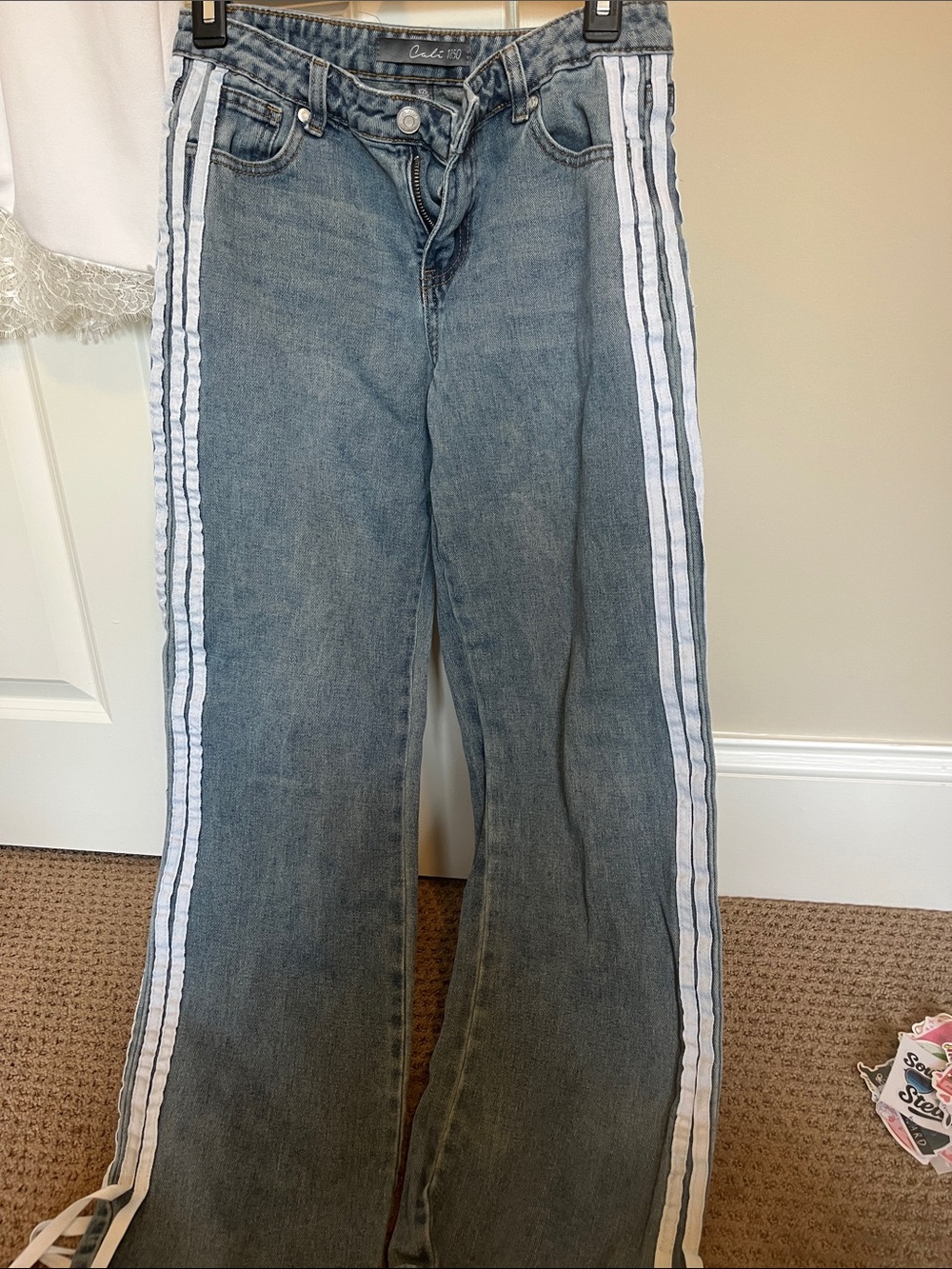White ribbon jeans